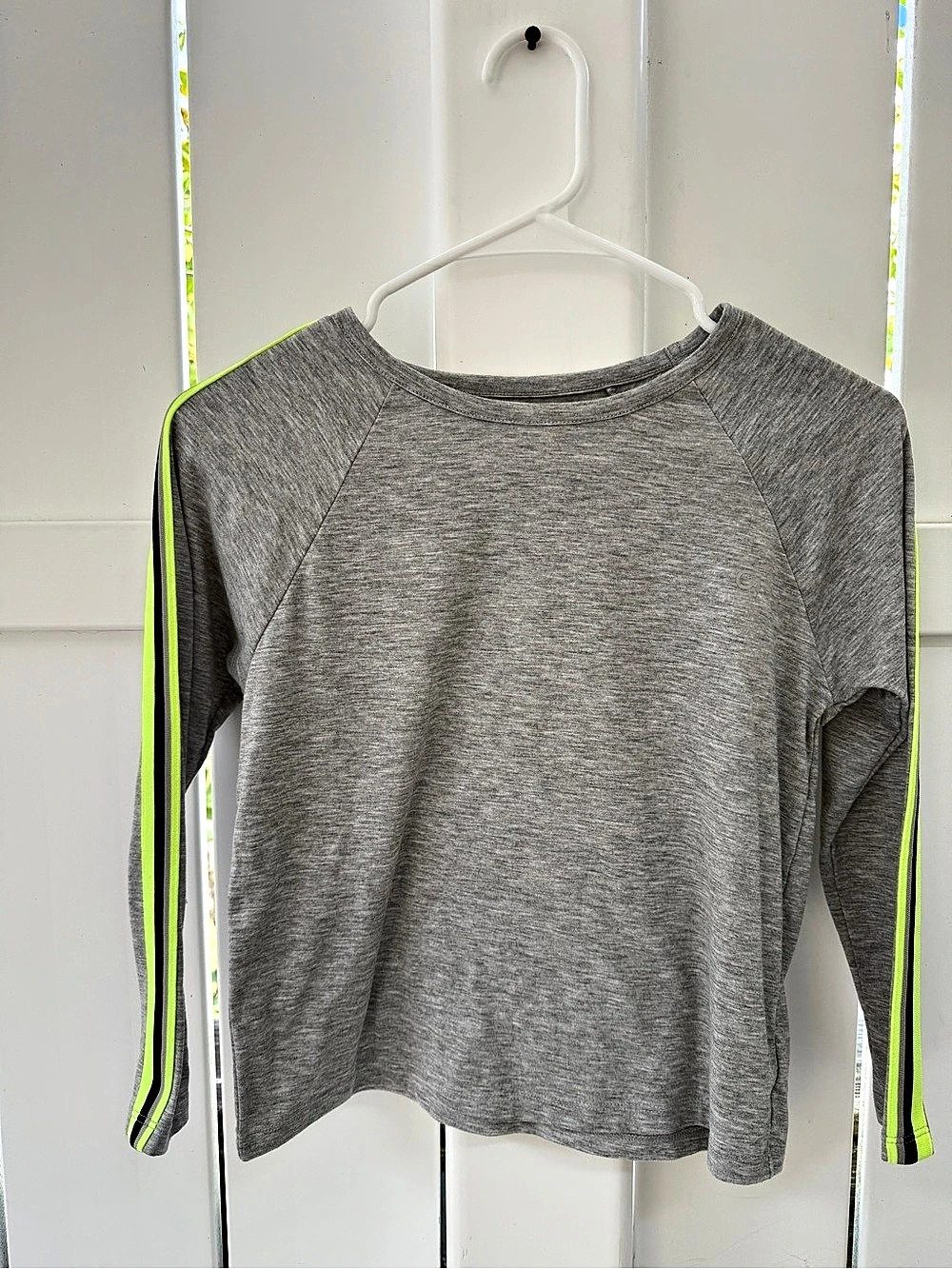 GapFit Girls Gray & Green Long Sleeve Top Size Medium Like New